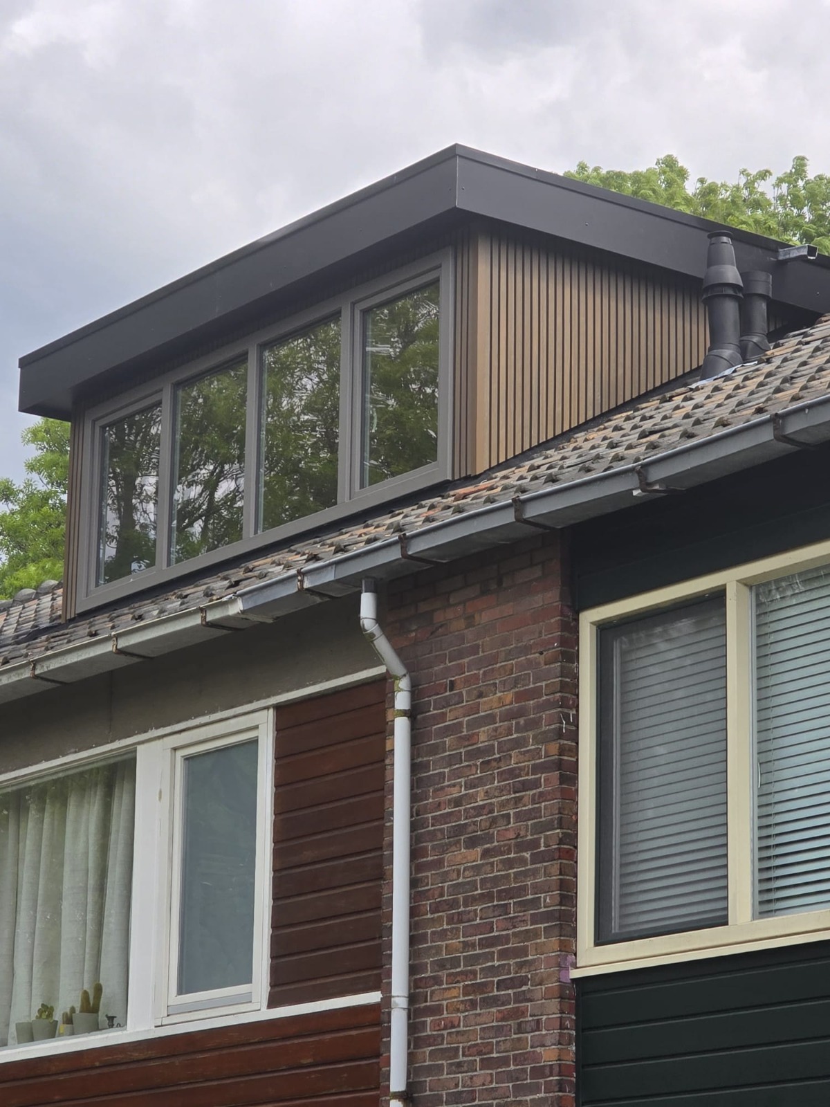 Prefab dakkapel geplaatst op een woning
